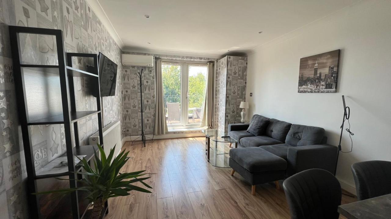 Comfy 2 Bedroom Apartments - Finchley Road, 런던 외부 사진