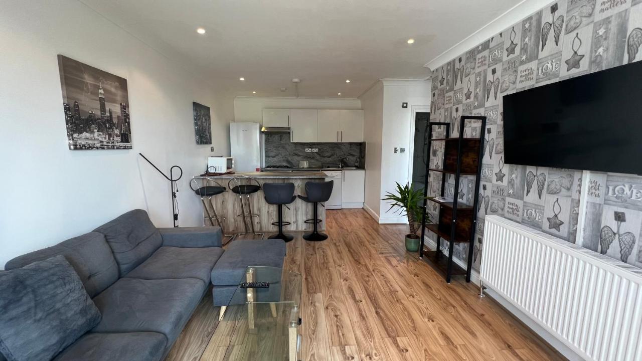 Comfy 2 Bedroom Apartments - Finchley Road, 런던 외부 사진