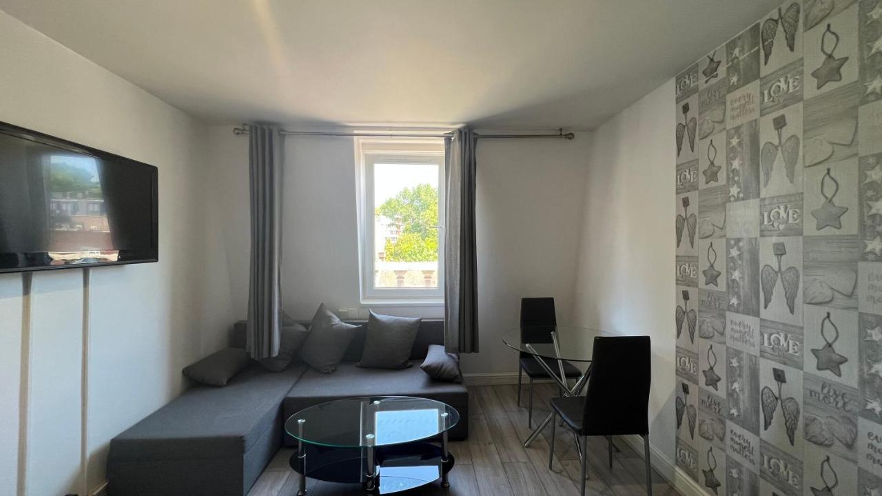 Comfy 2 Bedroom Apartments - Finchley Road, 런던 외부 사진