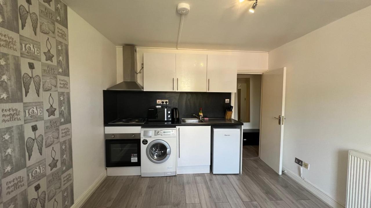 Comfy 2 Bedroom Apartments - Finchley Road, 런던 외부 사진