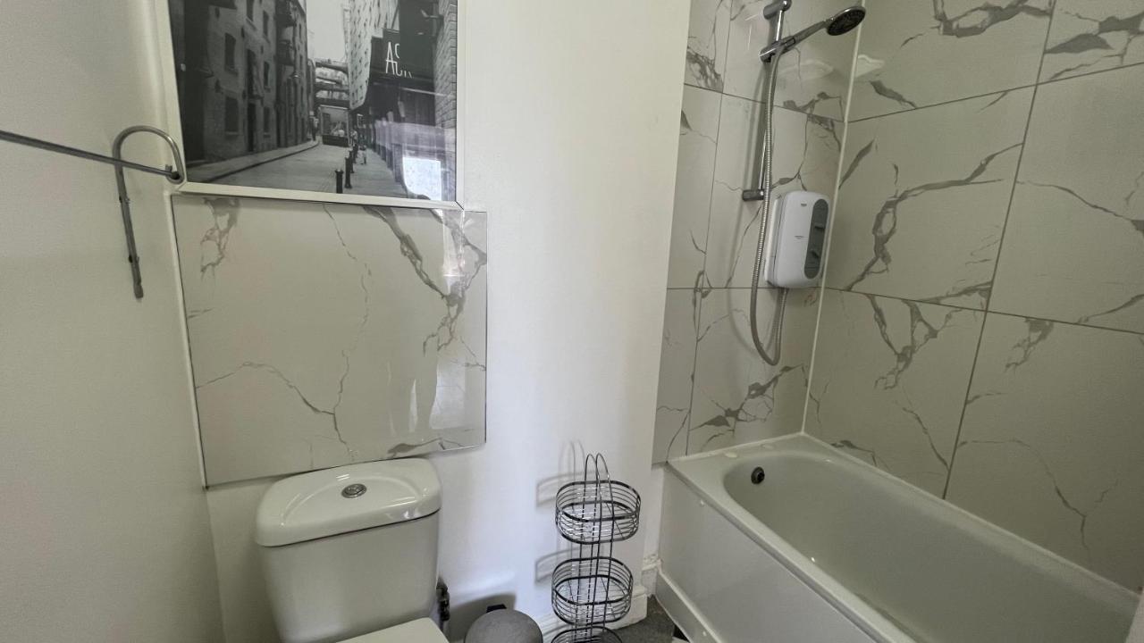 Comfy 2 Bedroom Apartments - Finchley Road, 런던 외부 사진