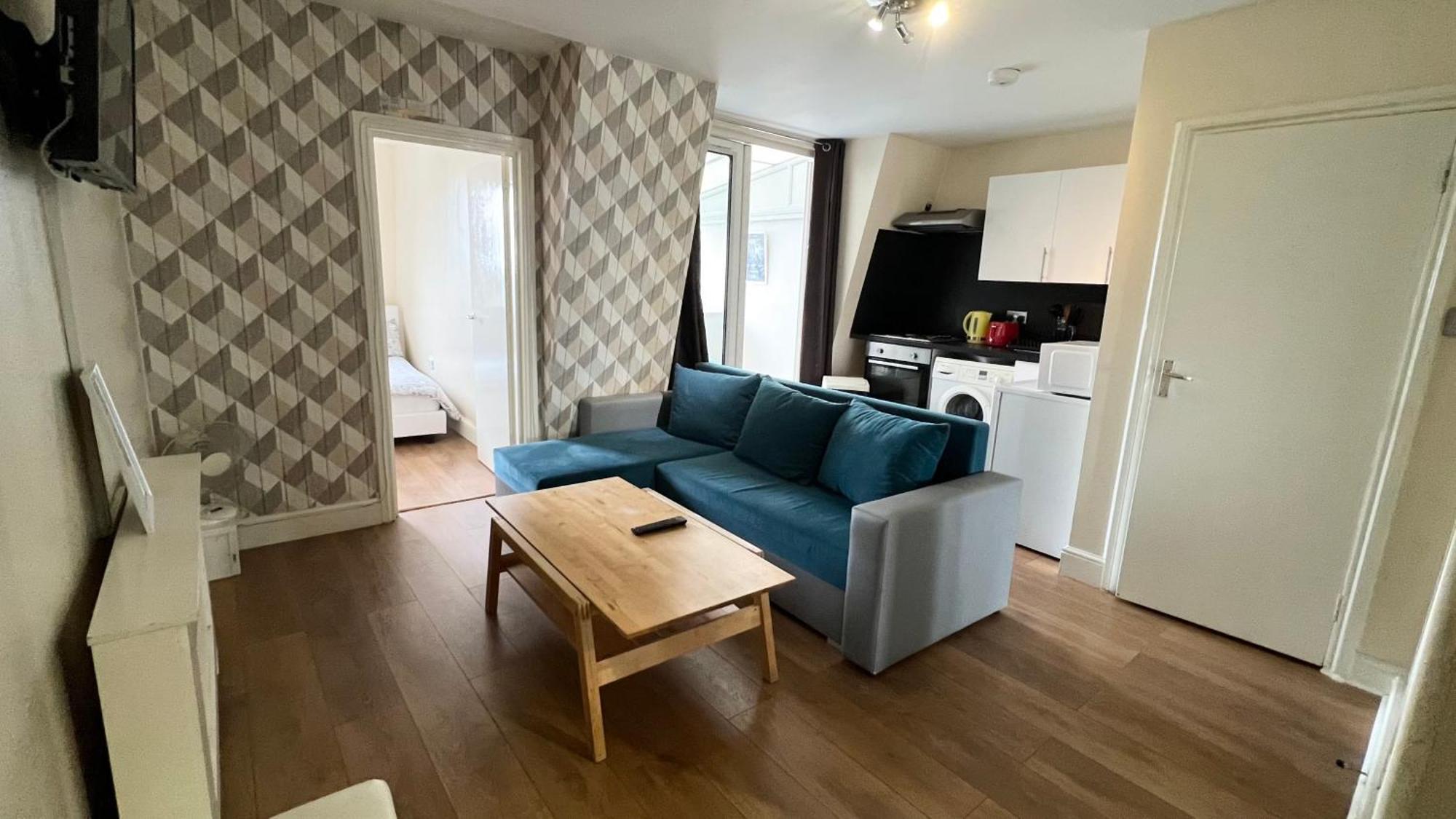 Comfy 2 Bedroom Apartments - Finchley Road, 런던 외부 사진