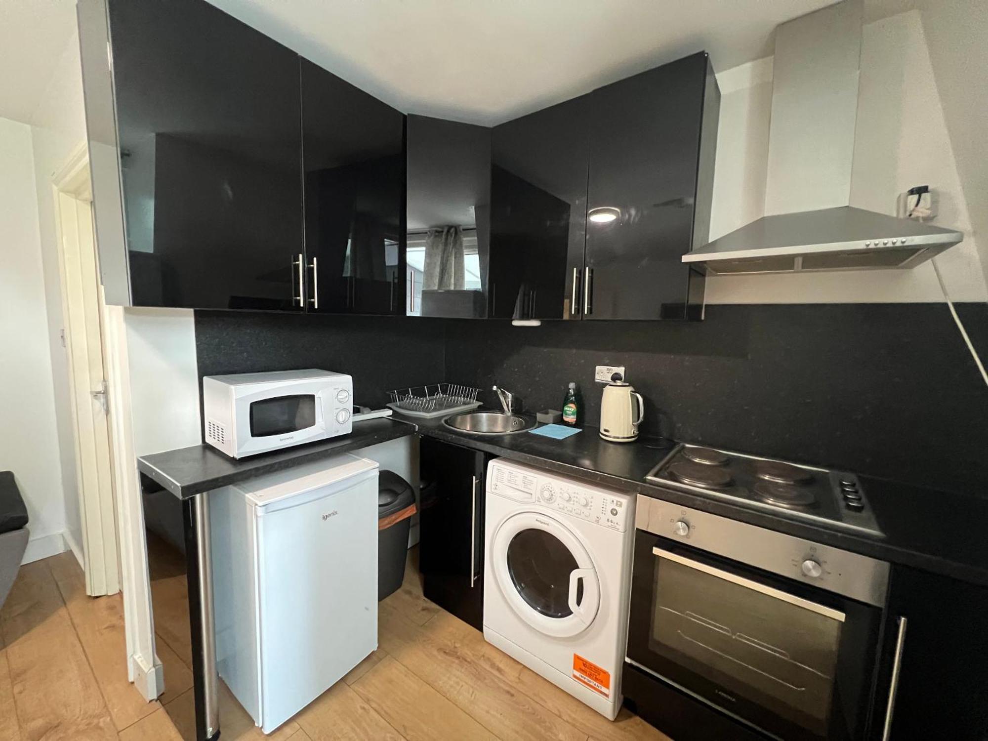 Comfy 2 Bedroom Apartments - Finchley Road, 런던 외부 사진