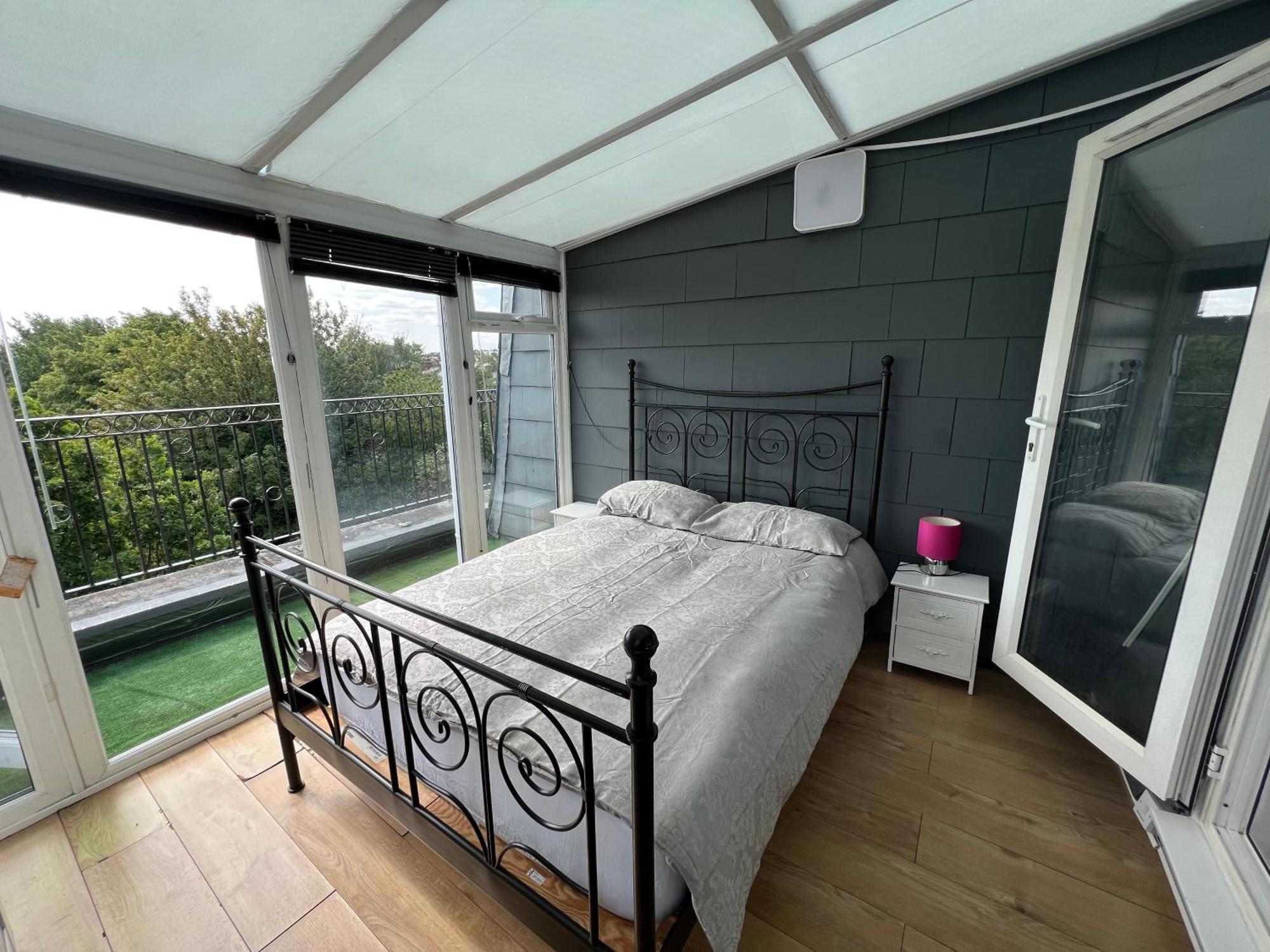 Comfy 2 Bedroom Apartments - Finchley Road, 런던 외부 사진