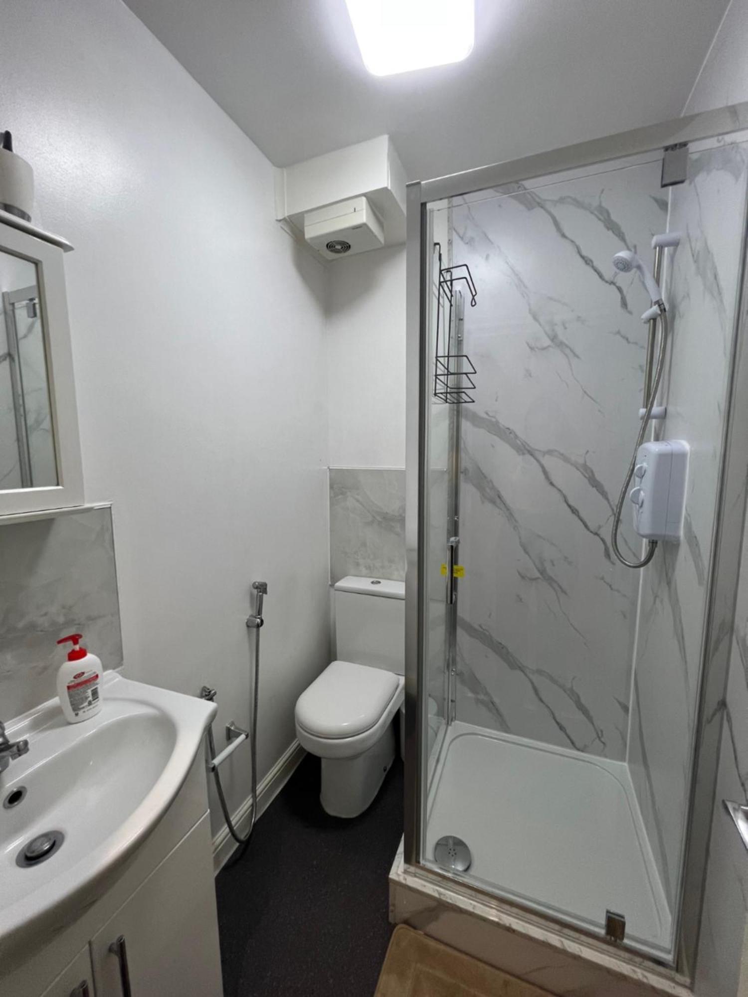 Comfy 2 Bedroom Apartments - Finchley Road, 런던 외부 사진