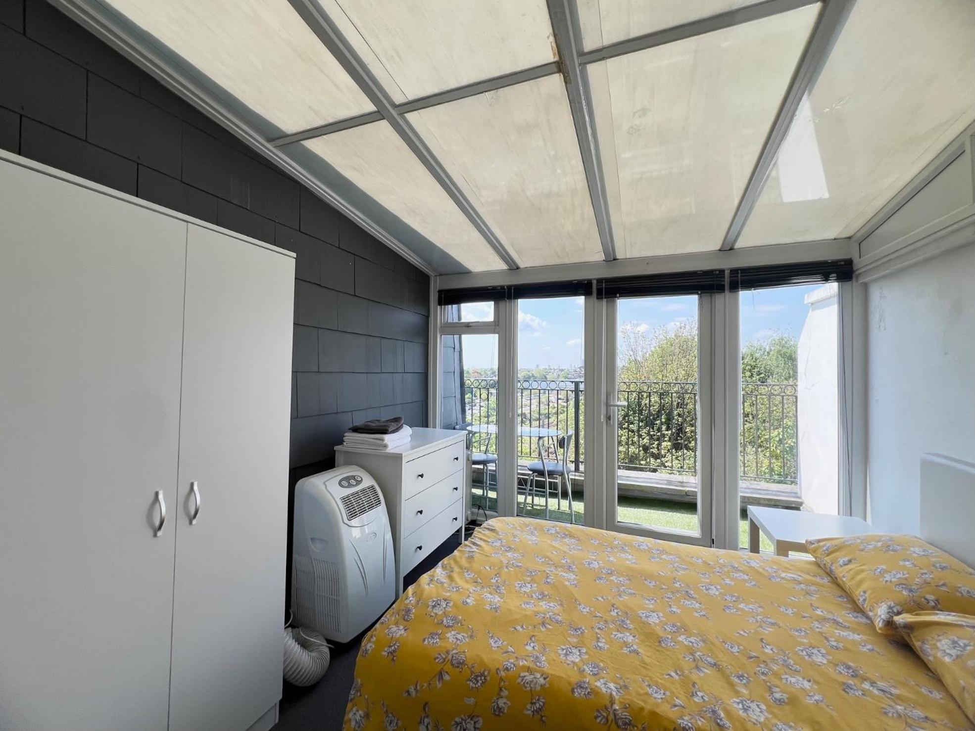 Comfy 2 Bedroom Apartments - Finchley Road, 런던 외부 사진