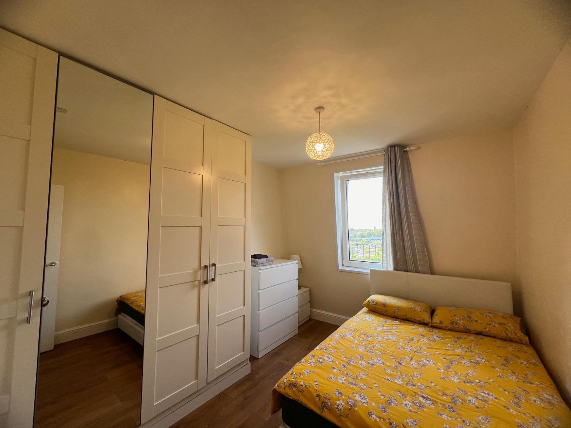 Comfy 2 Bedroom Apartments - Finchley Road, 런던 외부 사진