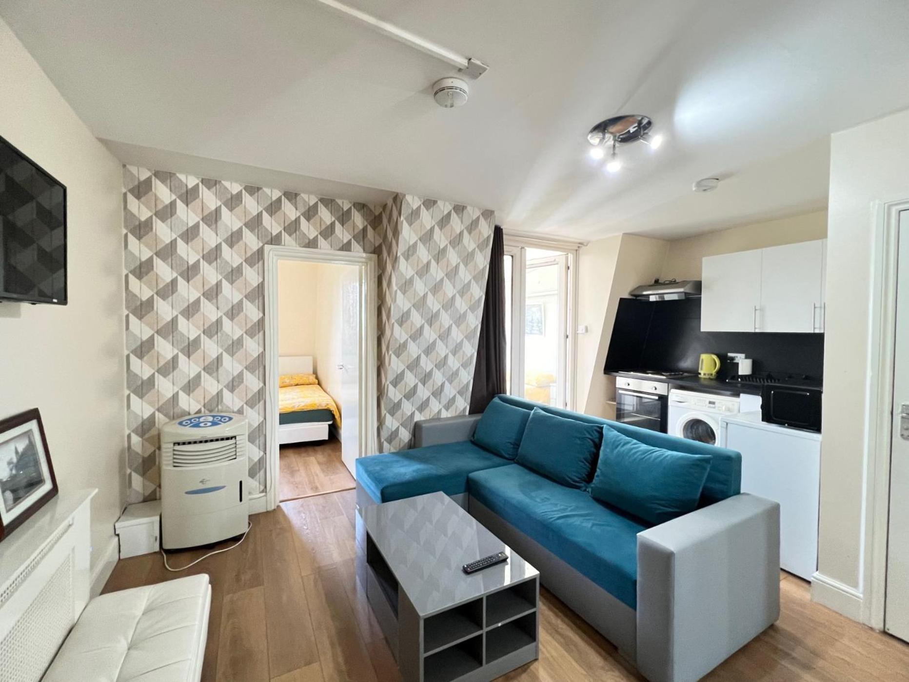 Comfy 2 Bedroom Apartments - Finchley Road, 런던 외부 사진